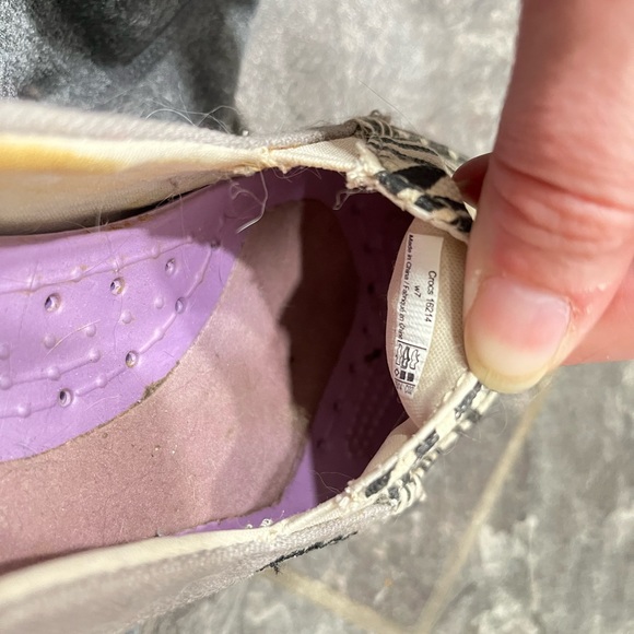 Women’s Crocs size 7 - Picture 2 of 2